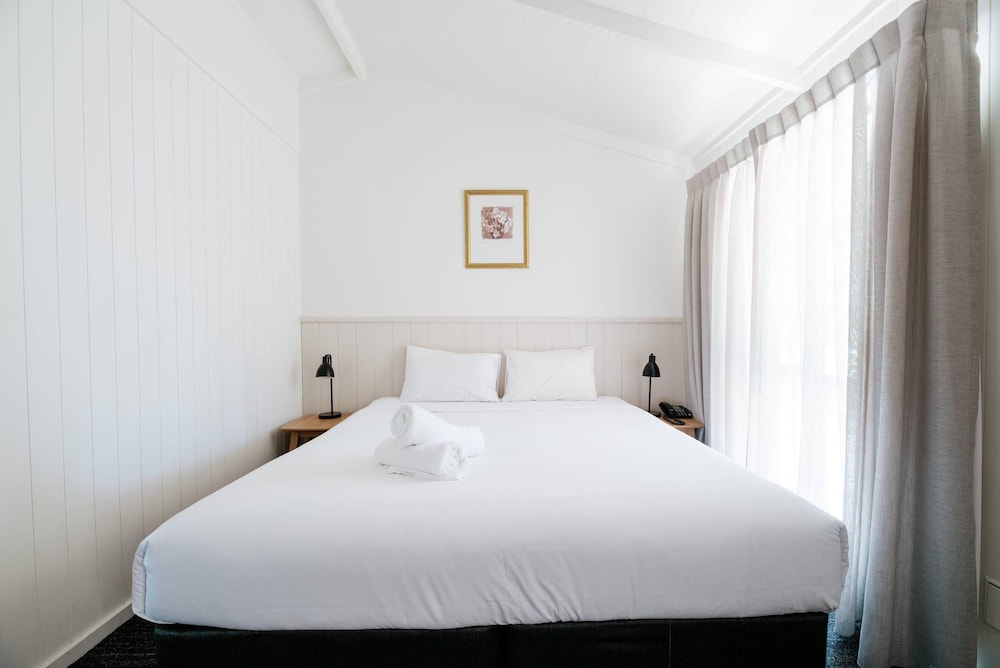 Courtyard, Family, King and Twin Beds