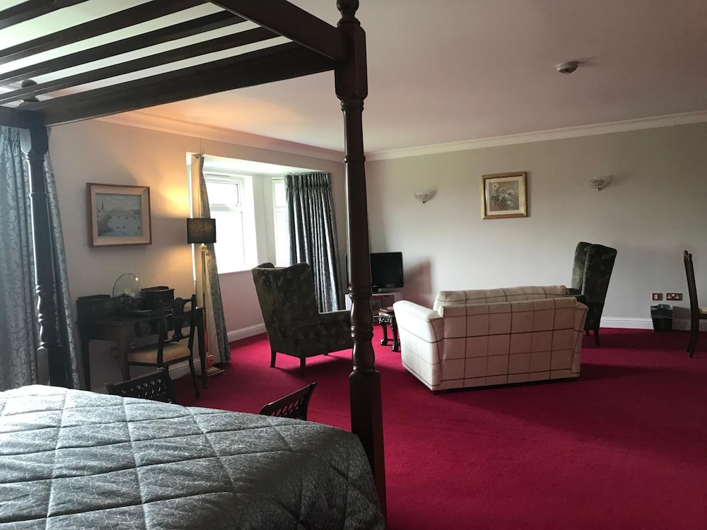 TWIN TREES HOTEL AND LEISURE CLUB(FORMERLY Downhill House Hotel) 8/54