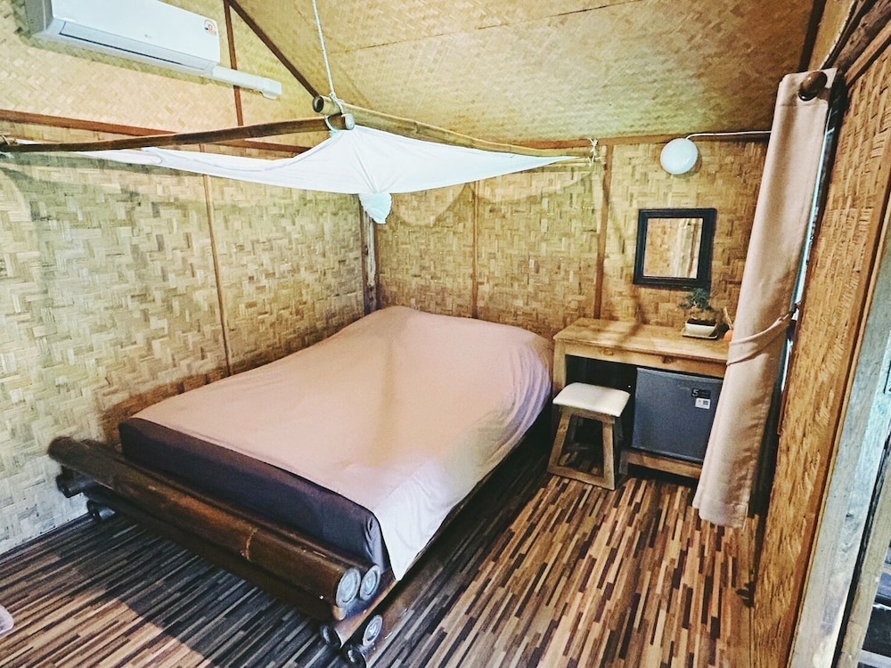 Pai Country Hut 14/50