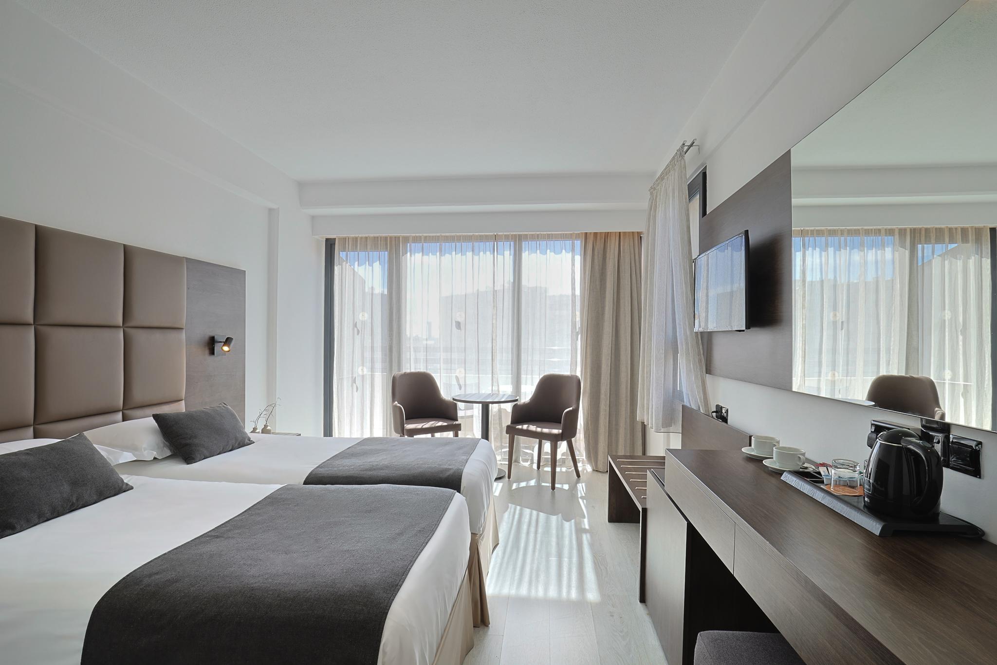 Deluxe, Double Bed, Side Sea View