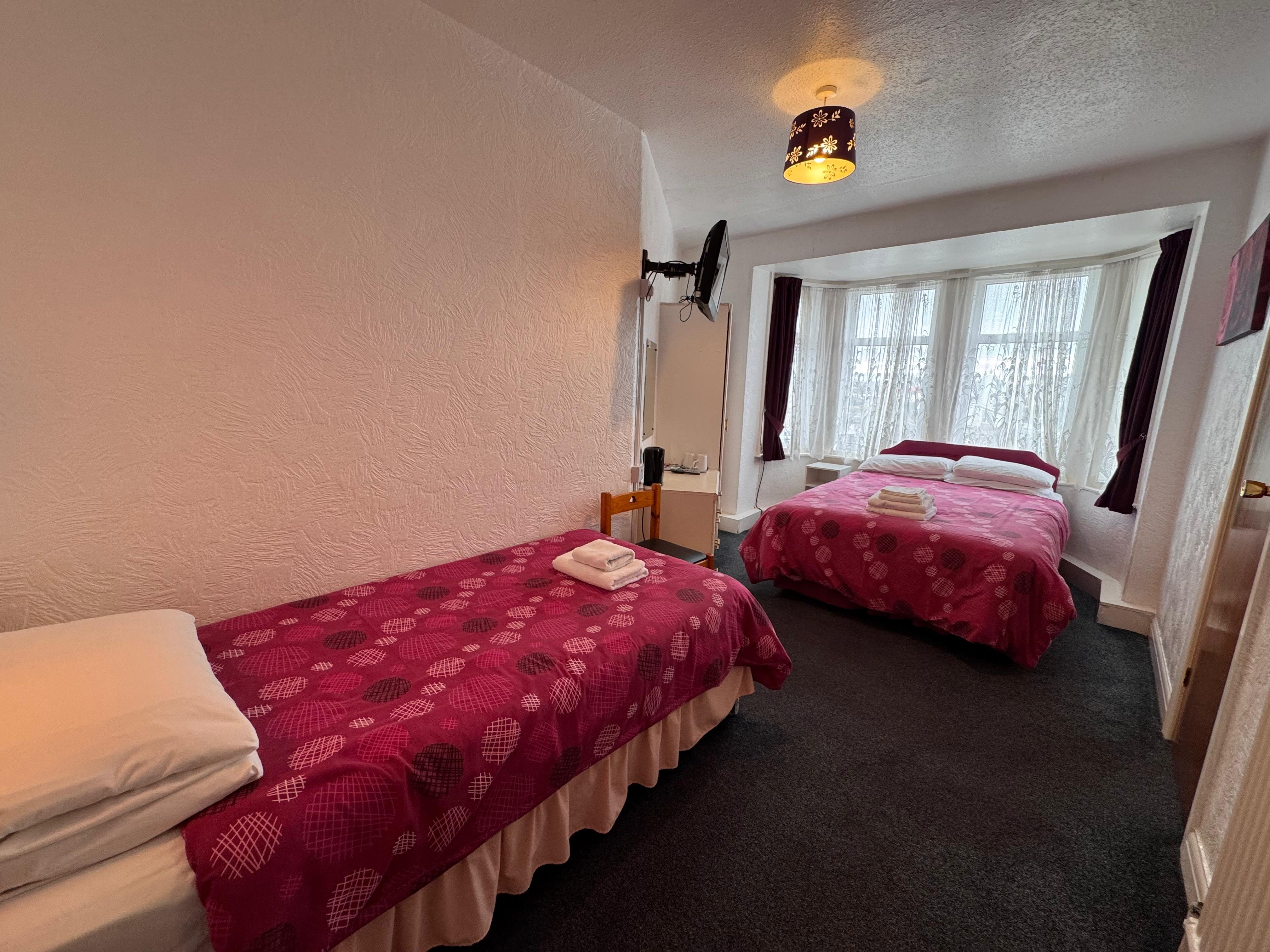 RideSide Hotel, next to Pleasure Beach Blackpool 31/65