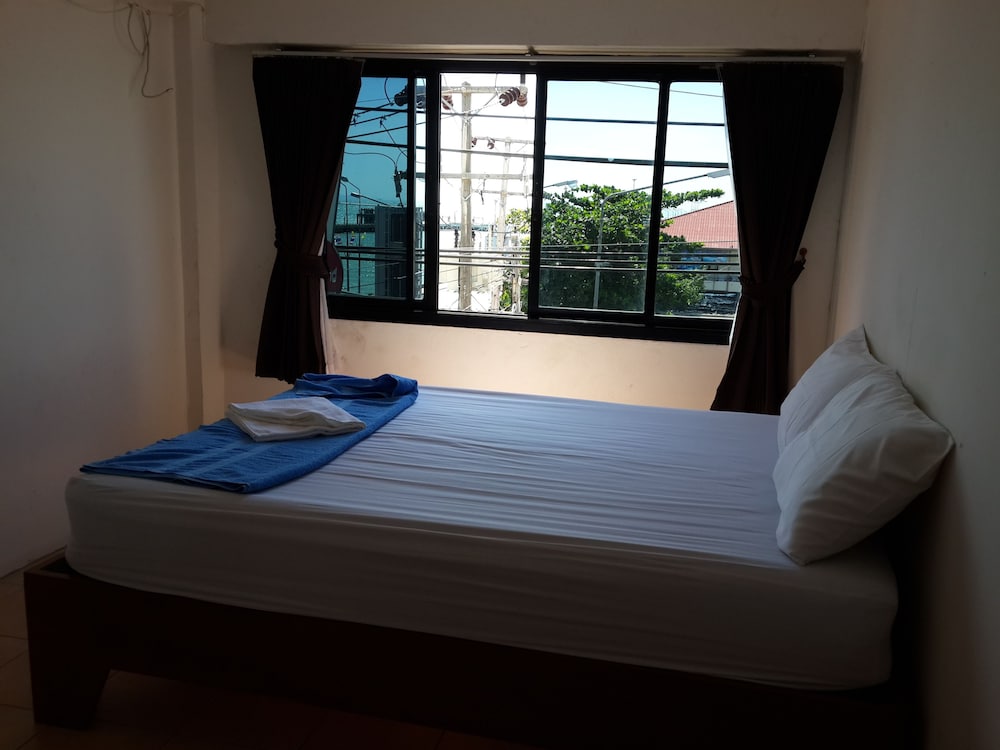 ROOM, DOUBLE BED, SHARED BATHROOM, WITH FAN