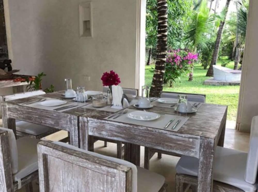 The Villa Luxury Suites Hotel 22/43