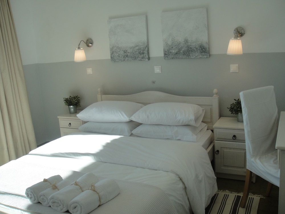 Paradisos Hotel 9/50