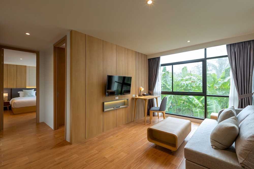 جناح عائلي بريميوم بسرير كينج وسرير فردي بحوض استحمام، Wyndham Garden Naithon Phuket 2/3
