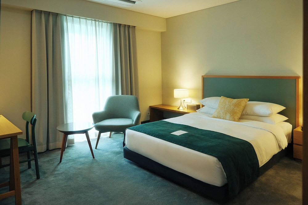 West, Room Assigned on Arrival, Queen Bed