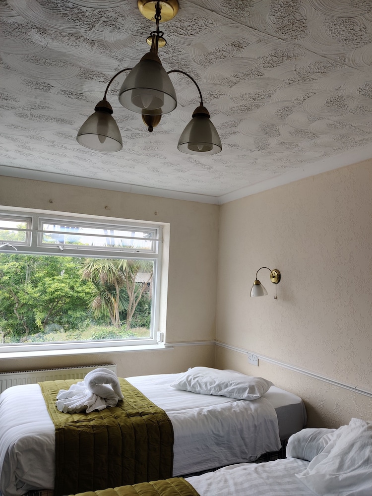 Inglewood Palm Hotel, Abbey Sands Torquay 18/32
