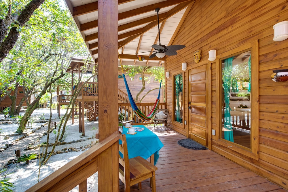 Mariposa Beach Suites 20/50