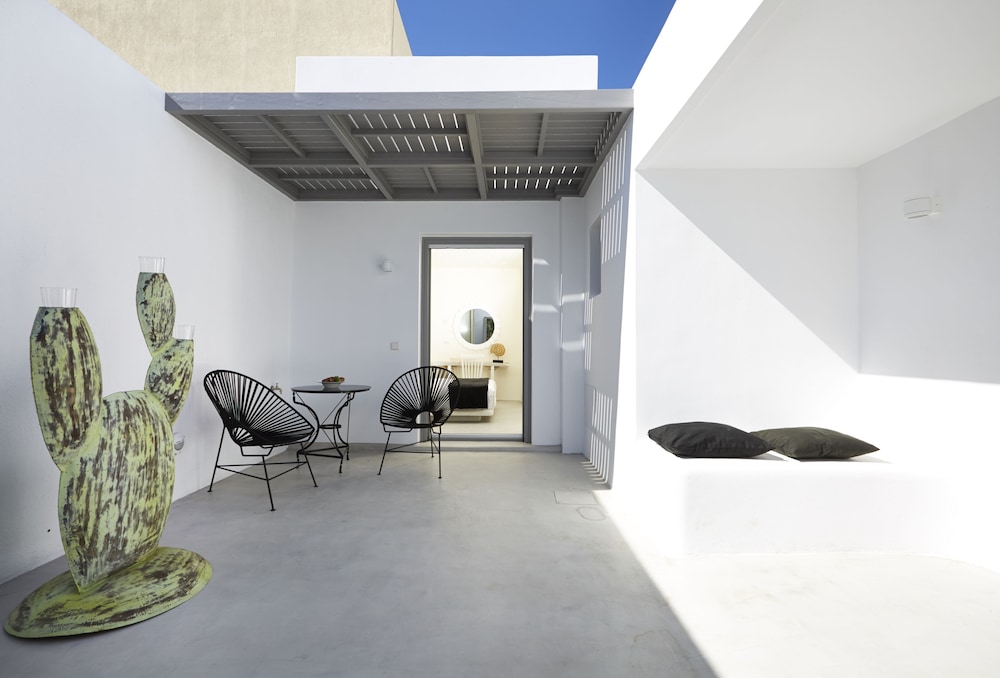 Eolia Kamari Villa 32/34