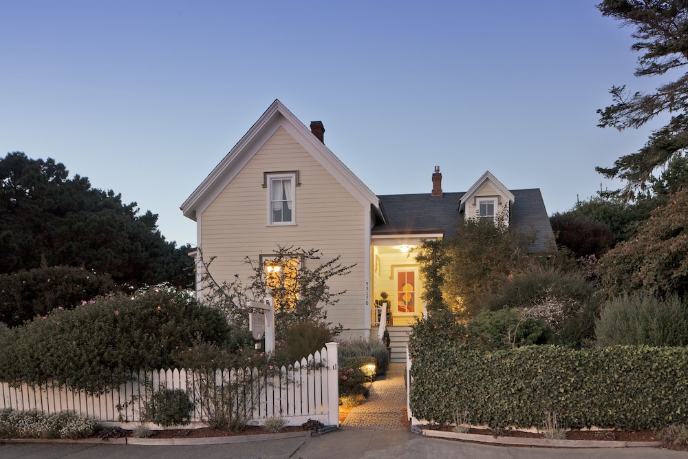 Inns of Mendocino 6/50