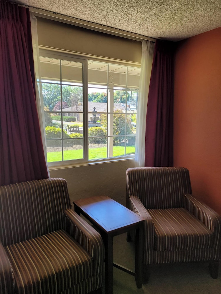 Village Inn Springfield 41/59