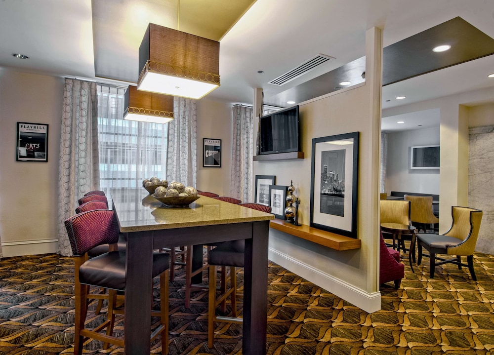 Hampton Inn Majestic Chicago Theatre District 41/52