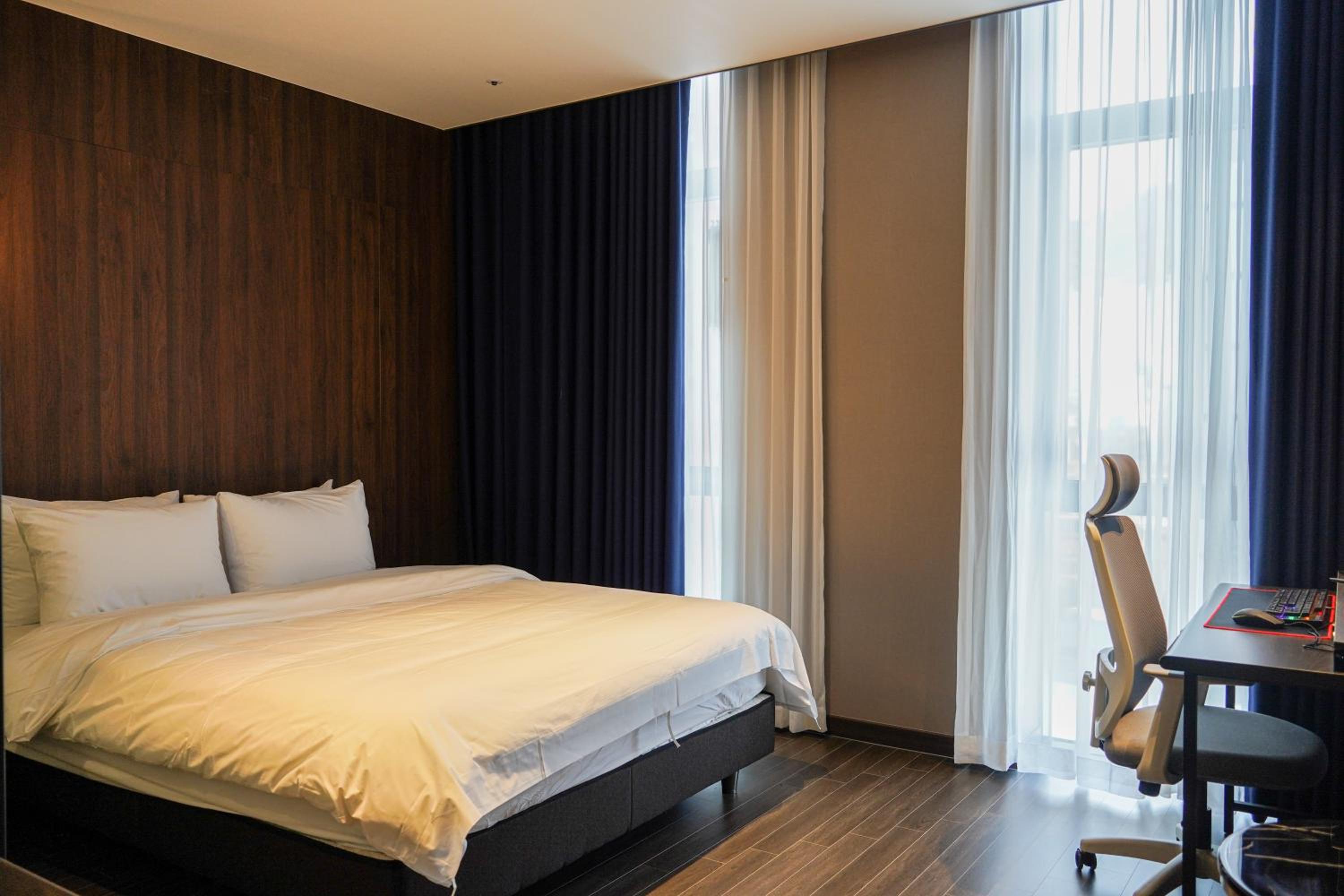 Room, King Bed