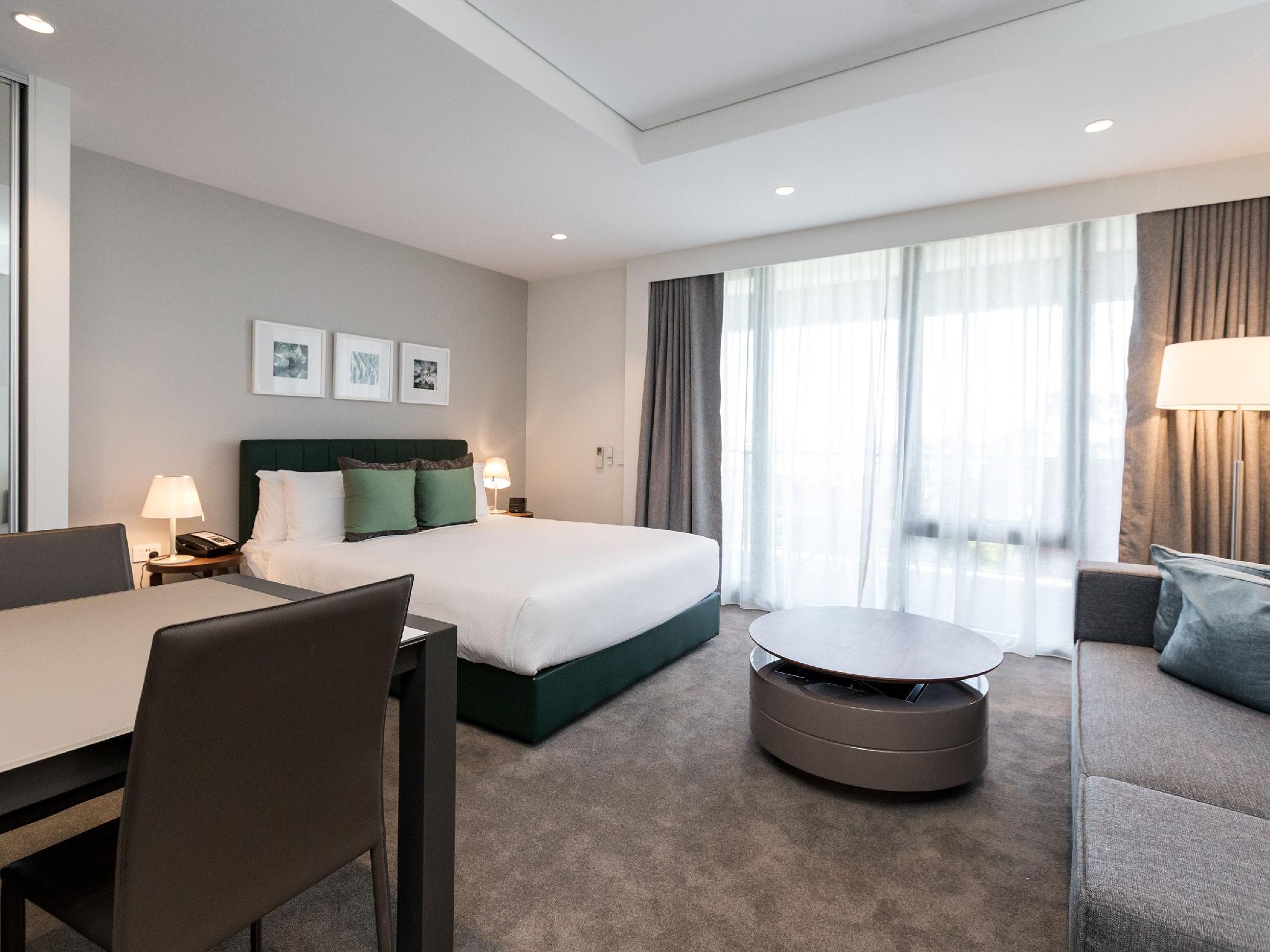 Studio, Suite, Airport View, Balcony