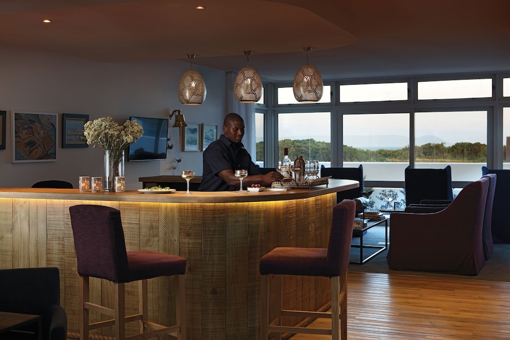 One Marine Drive Boutique Hotel 12/73