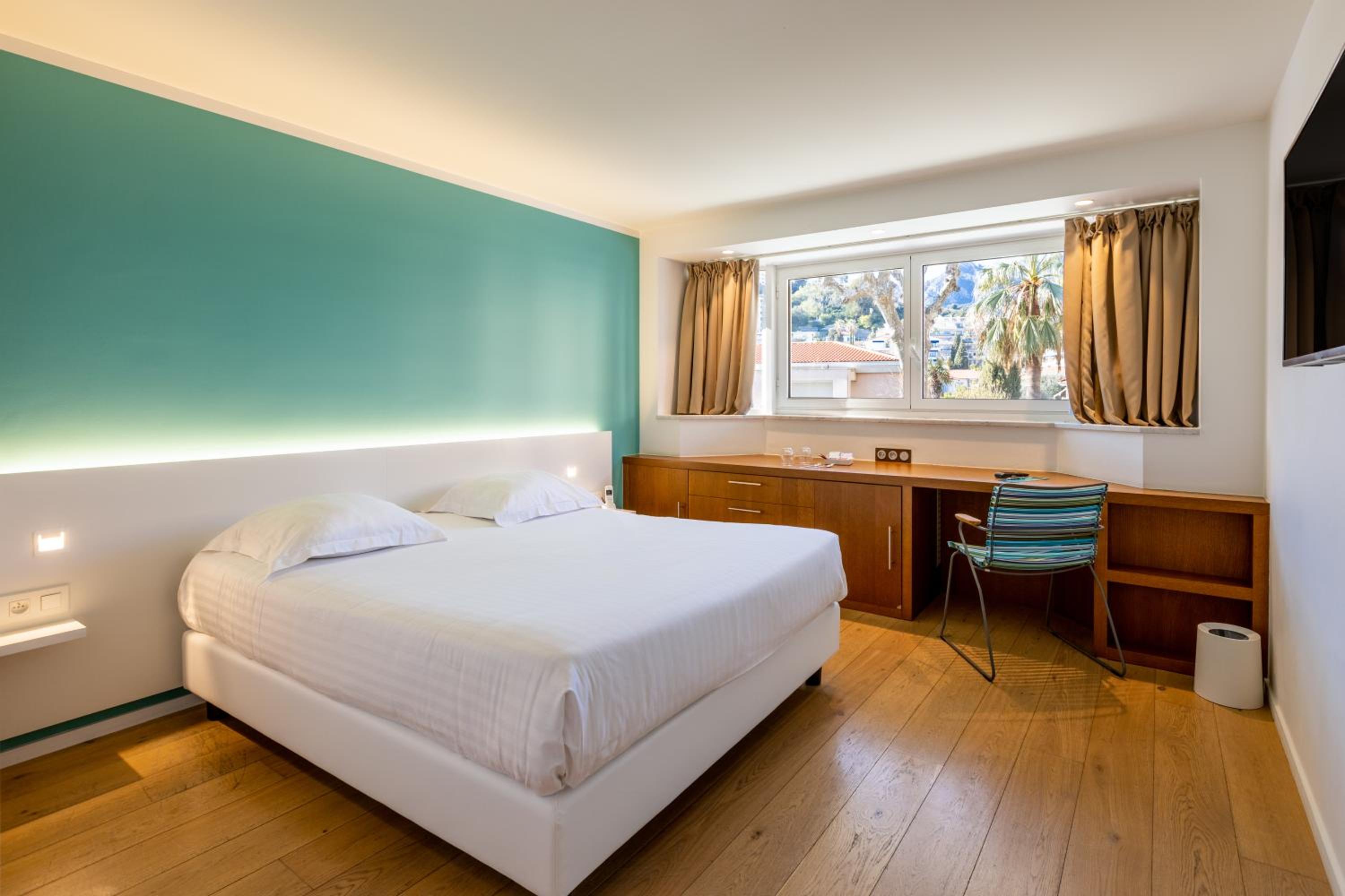 Room, Double Bed, Mountain View, No Balcony