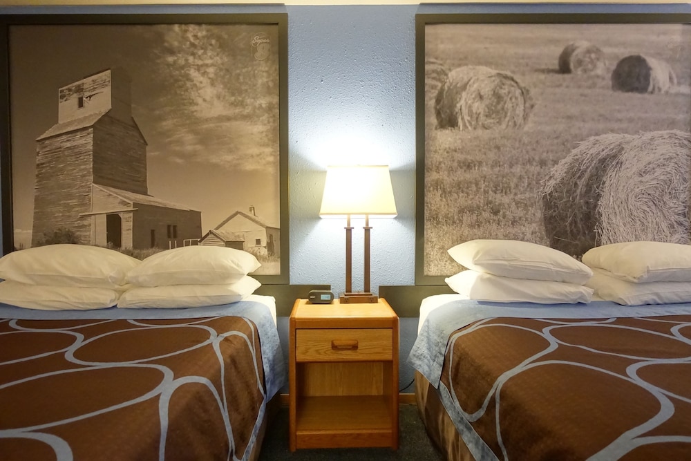 Super 8 by Wyndham Swift Current 6/46