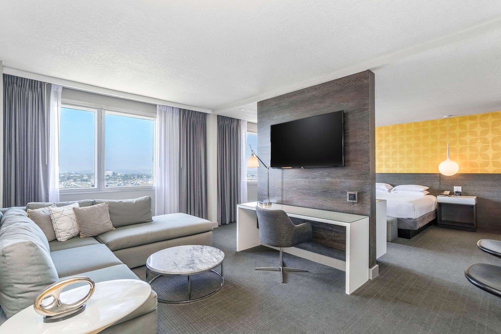 Hyatt Regency Los Angeles International Airport 26/46