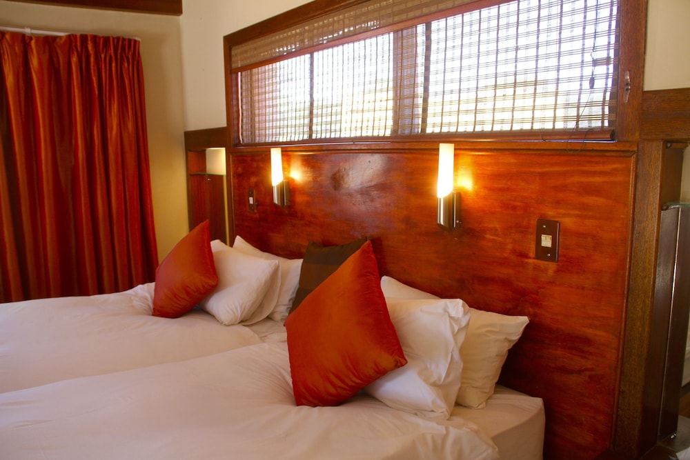 Intu Africa-Zebra Kalahari Lodge 24/52