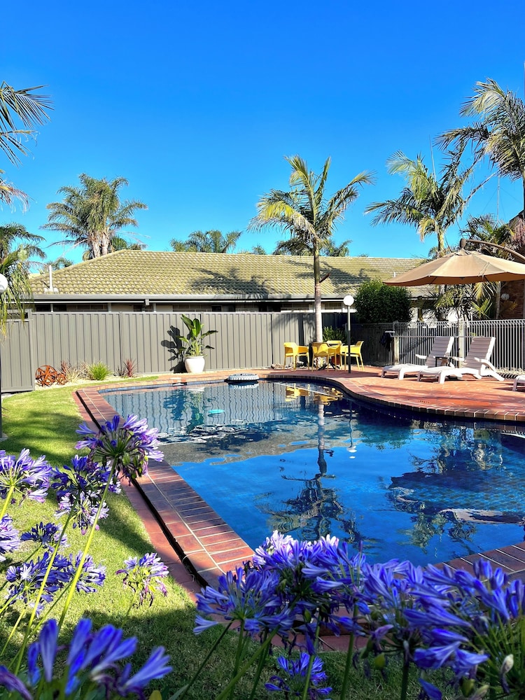 Coastal Waters Motor Inn 40/73