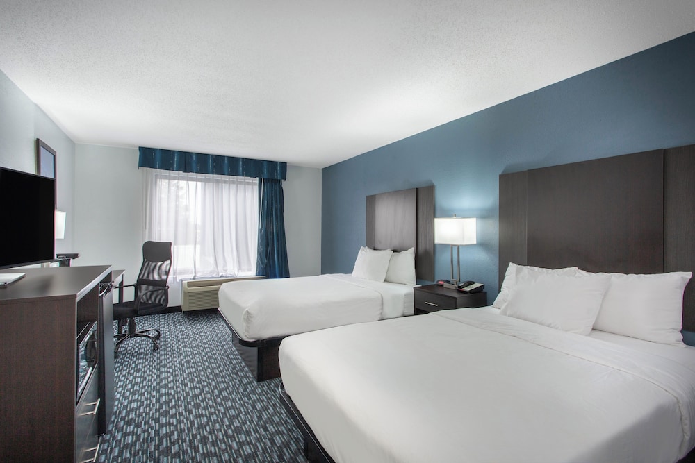Clarion Pointe Charlotte 30/57