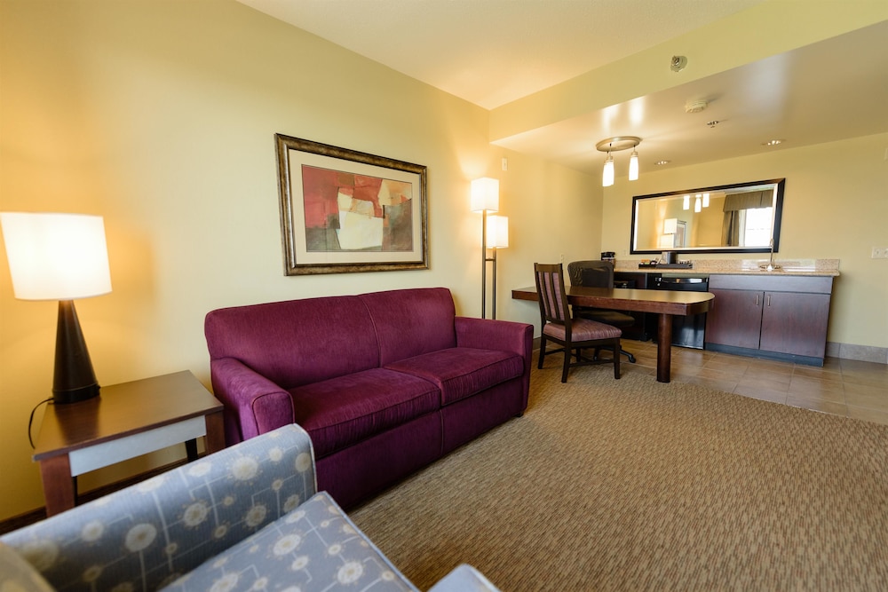 Embassy Suites by Hilton Minneapolis North 40/72