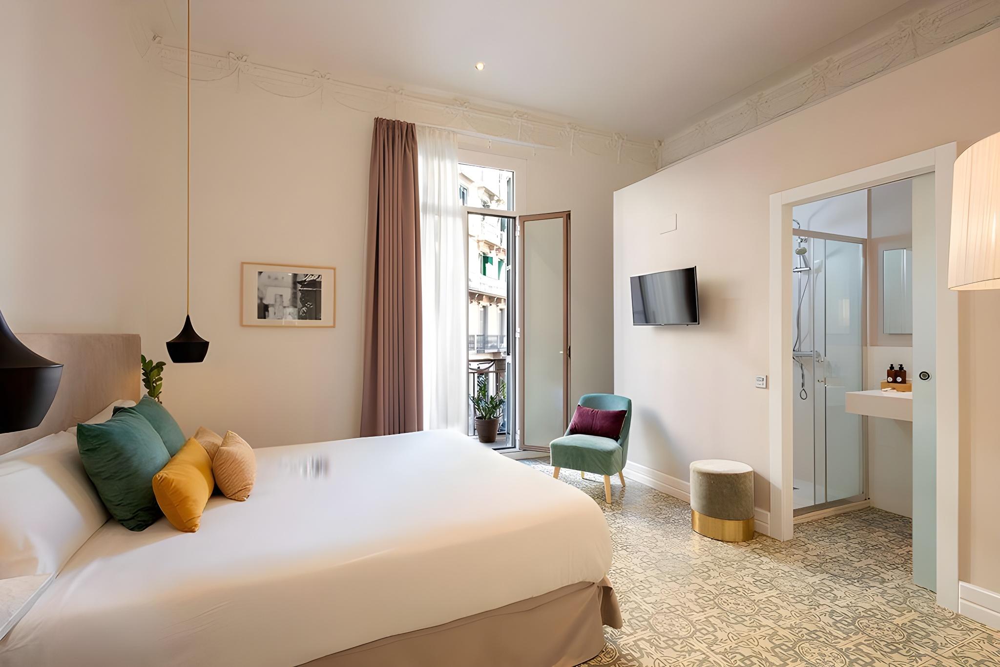 Urban, Double Bed, Street View