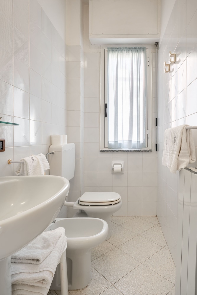 Hotel Careni Villa Italia 61/62