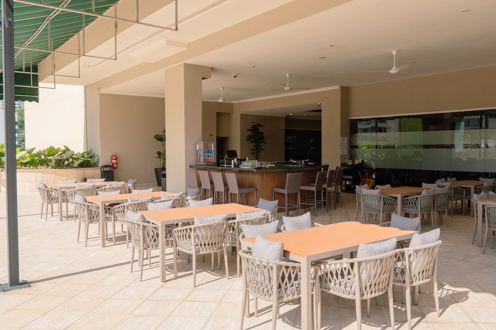 Waymore Hotel Spa & Casino 91/111