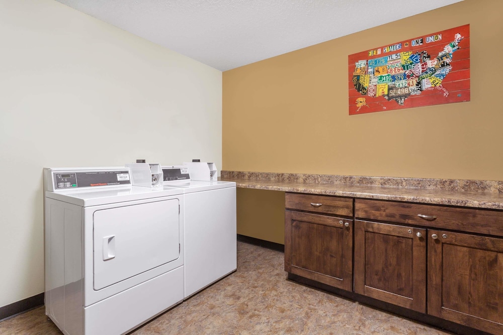 Travelodge By Wyndham Loveland/Fort Collins Area 7/25