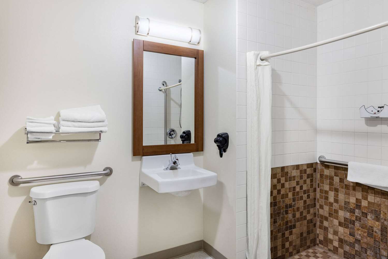 Super 8 by Wyndham Valentine NE 60/63