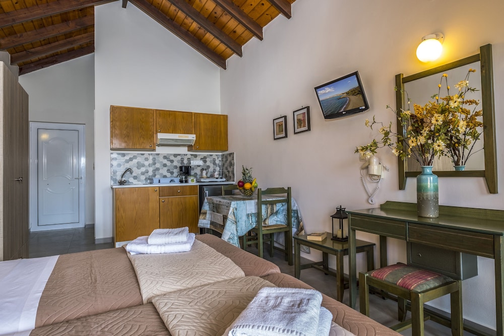 THEOS VILLAGE 31/50