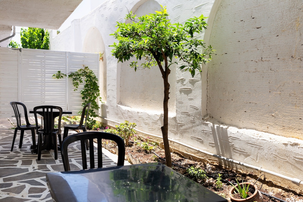 Stratos Apartments and Studios 20/45