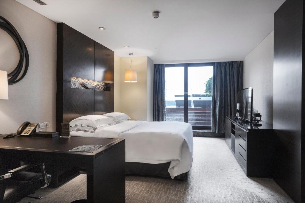 1 Bedroom, Suite, Outdoor Jetted Tub