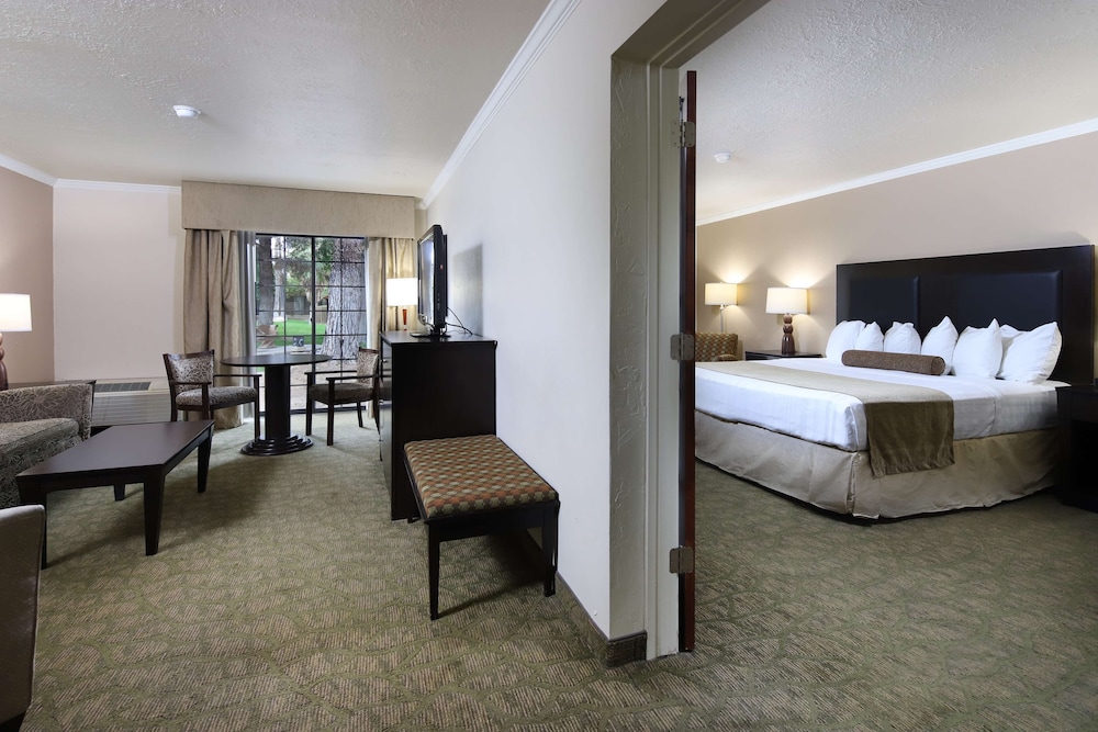 Wyndham Tucson Airport & Conference Center 17/66