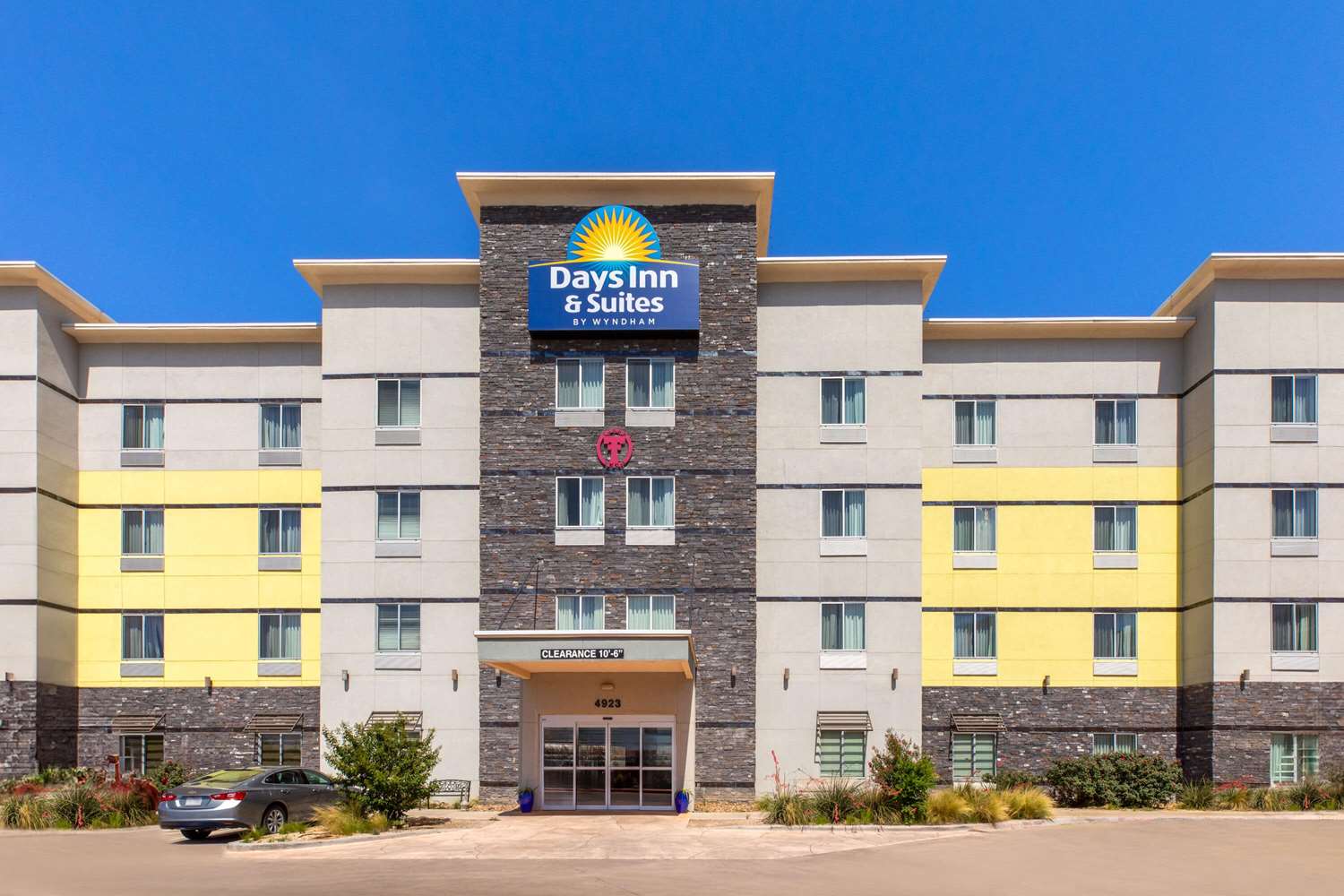 Days Inn & Suites by Wyndham Lubbock Medical Center 2/54