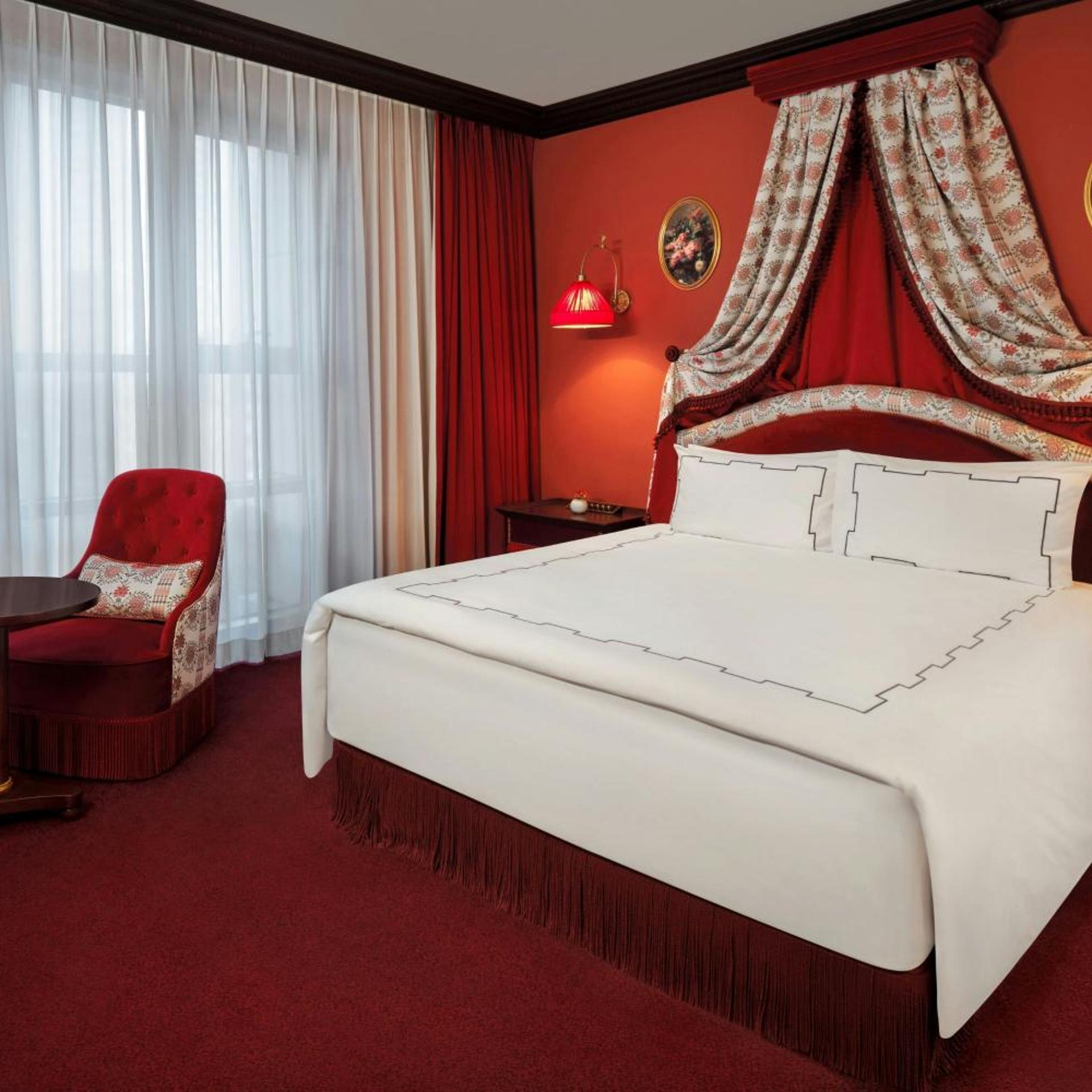 Glamour, King Bed, City View