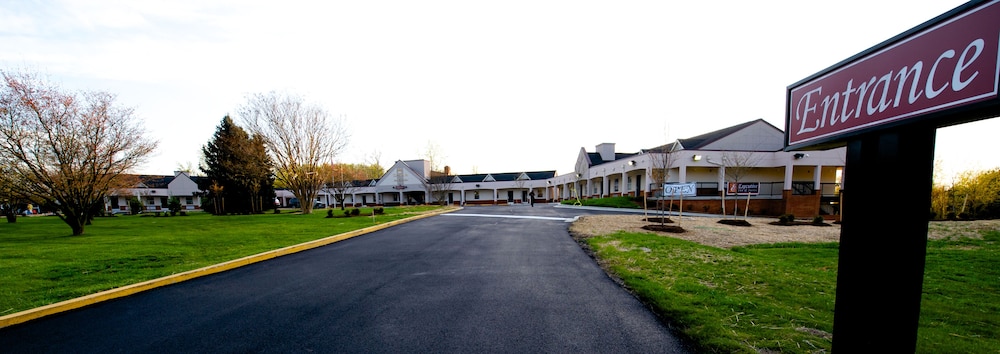 Executive Inn And Suites 40/43