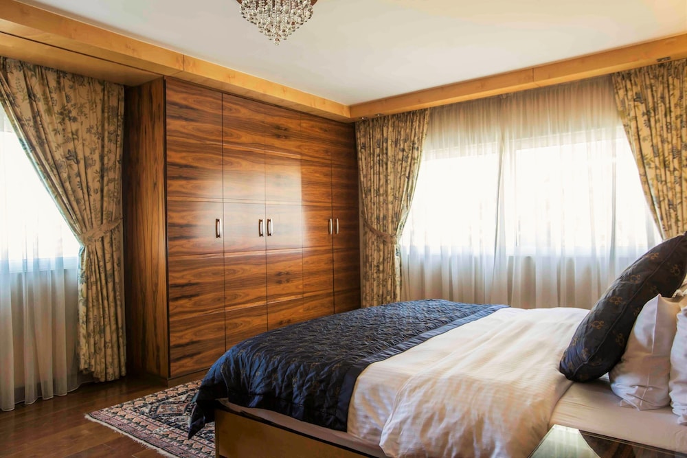 Lahoya Suites 11/50