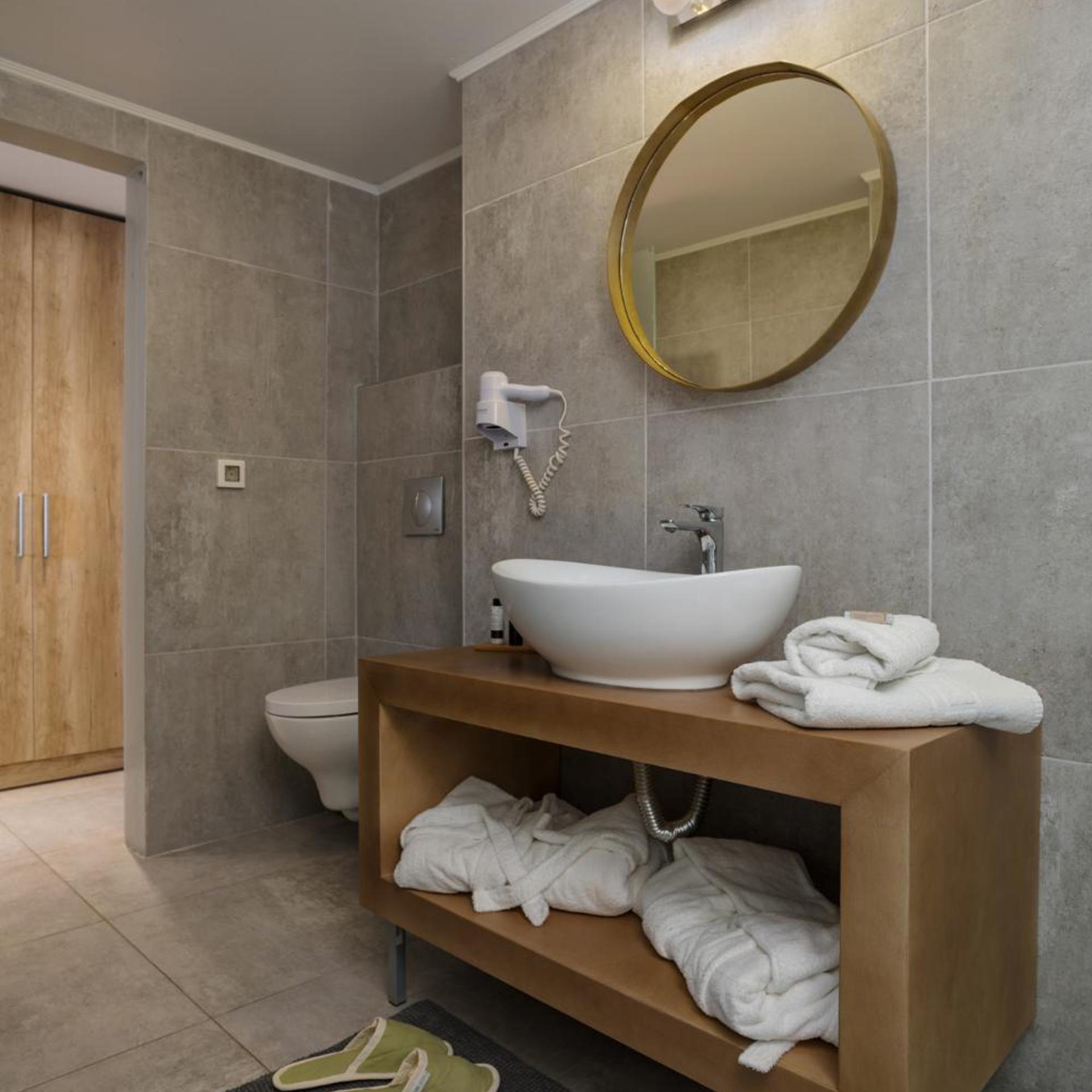 VenusHotel and Suites 49/50