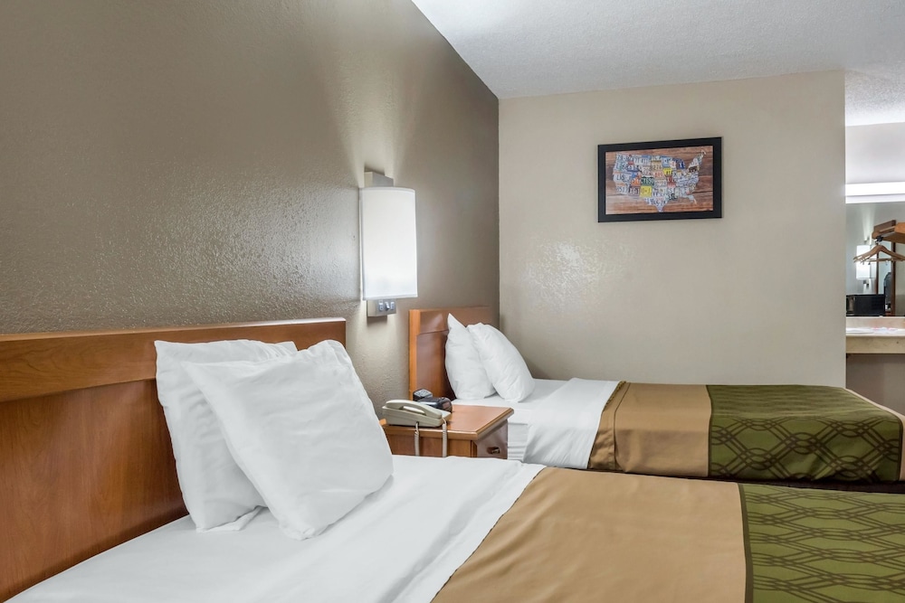Econo Lodge Live Oak, FL 13/35