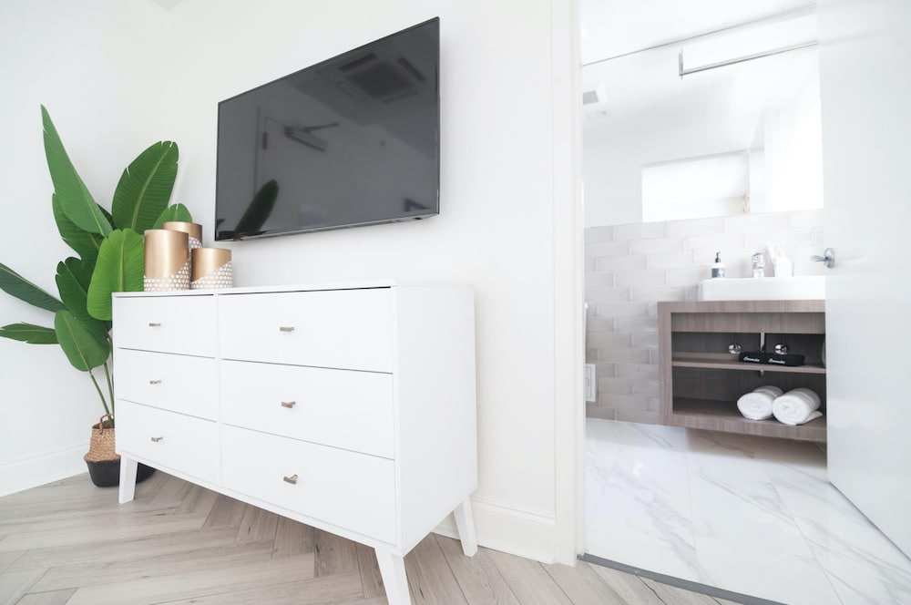 Luxuri Suites 11/50