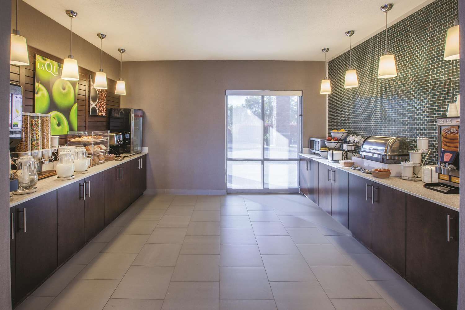 La Quinta Inn & Suites by Wyndham Philadelphia Airport 10/49