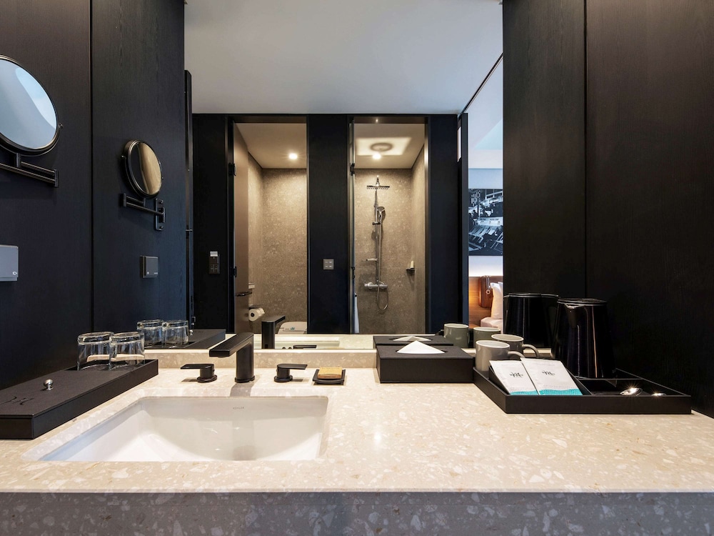 Mercure Ambassador Seoul Hongdae 27/72