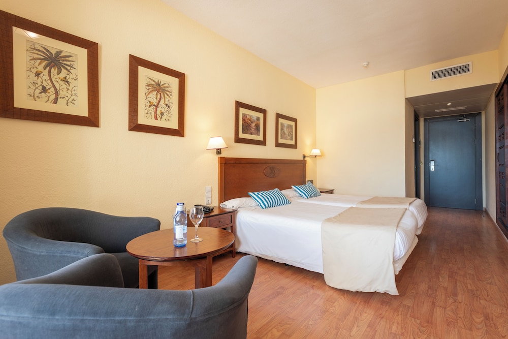 Superior, Twin Beds, Murphy Bed, Lateral Side Sea View، Leonardo Hotel Torremolinos Costa del Sol 4/8