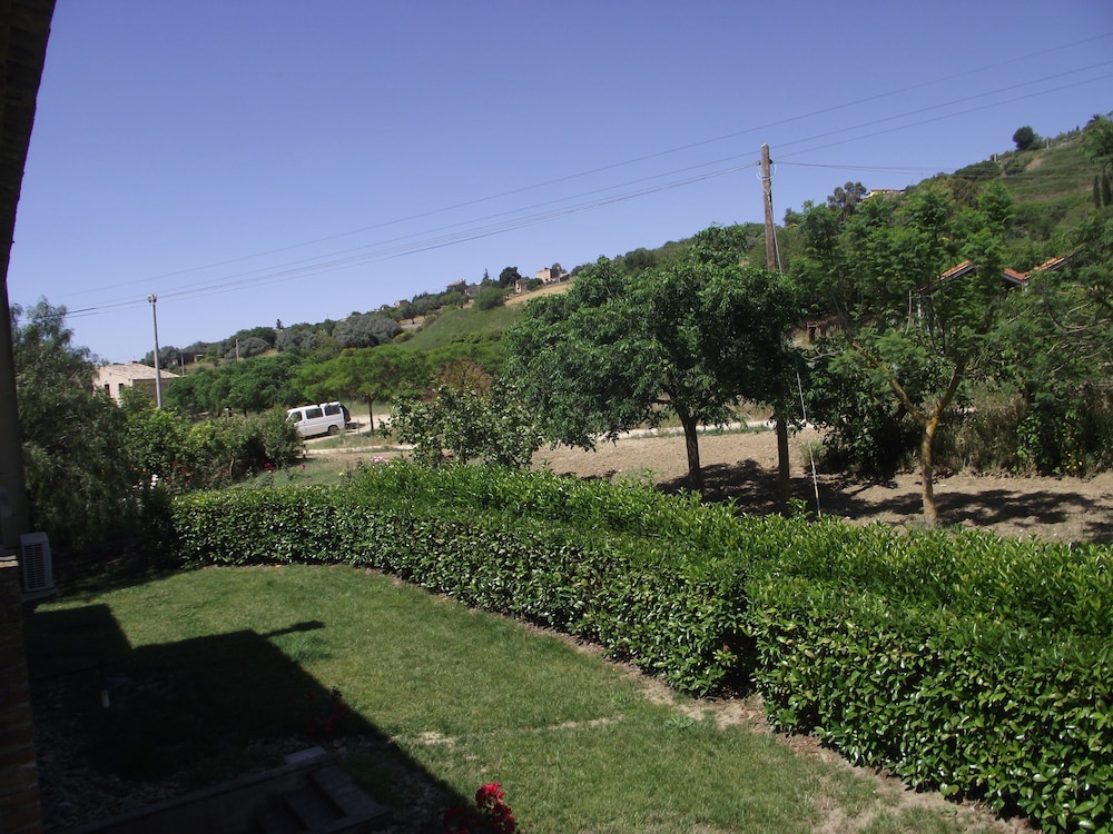 Casale Delle Rose 68/70