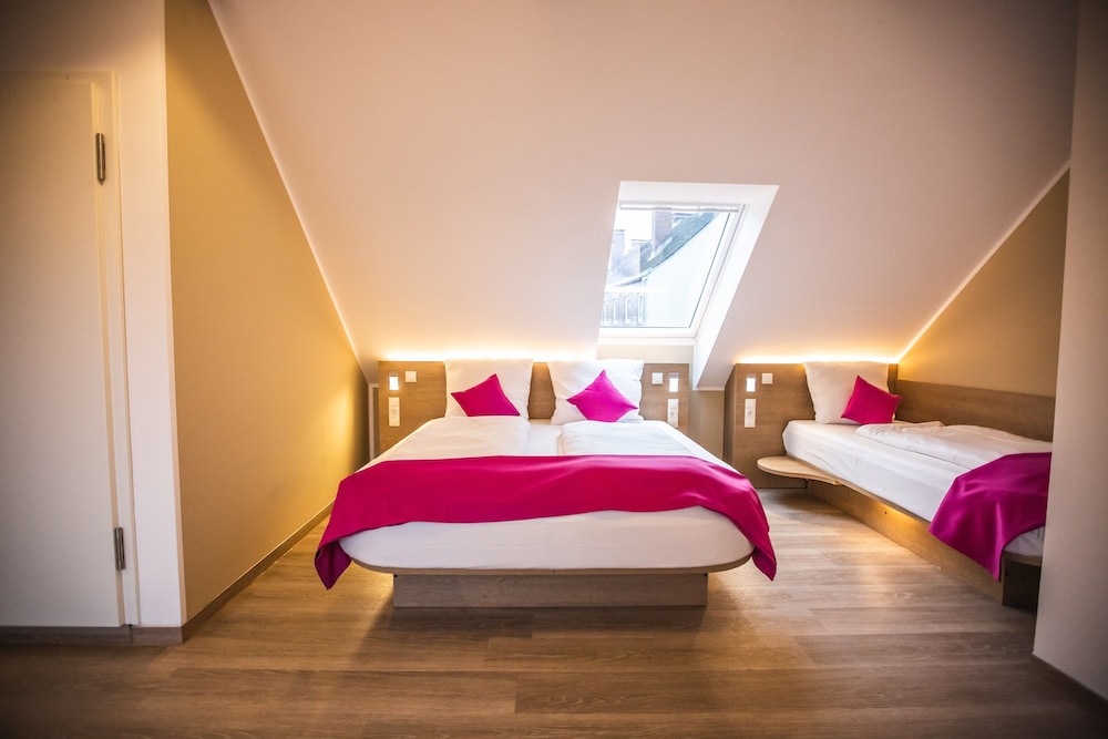 Hotel Luckys Inn Gmbh 11/50