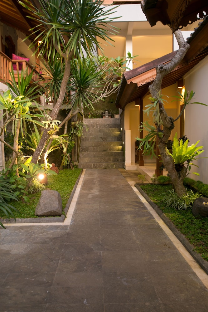 Pesantian Villa & Warung 28/32