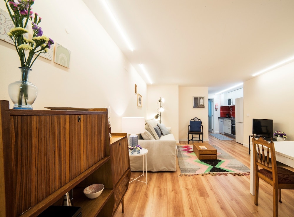 Lis Apartments 46/66