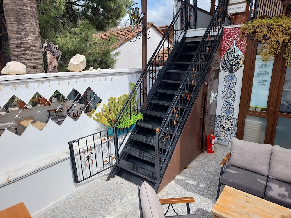 Ena Serenity Boutique Hotel 10/73